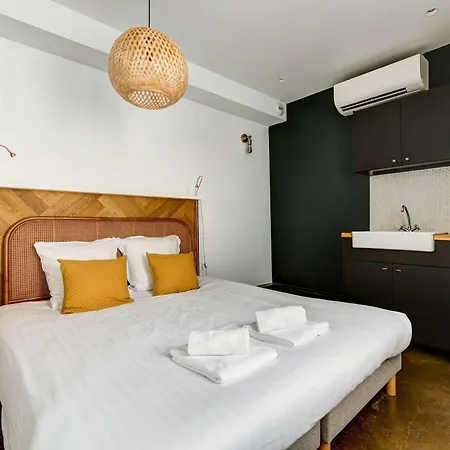 Apartment Stylish And Sunny 7bd With Garden For 17 Guests! *