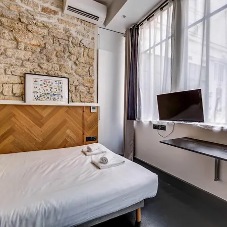 Apartment Stylish And Sunny 7bd With Garden For 17 Guests!